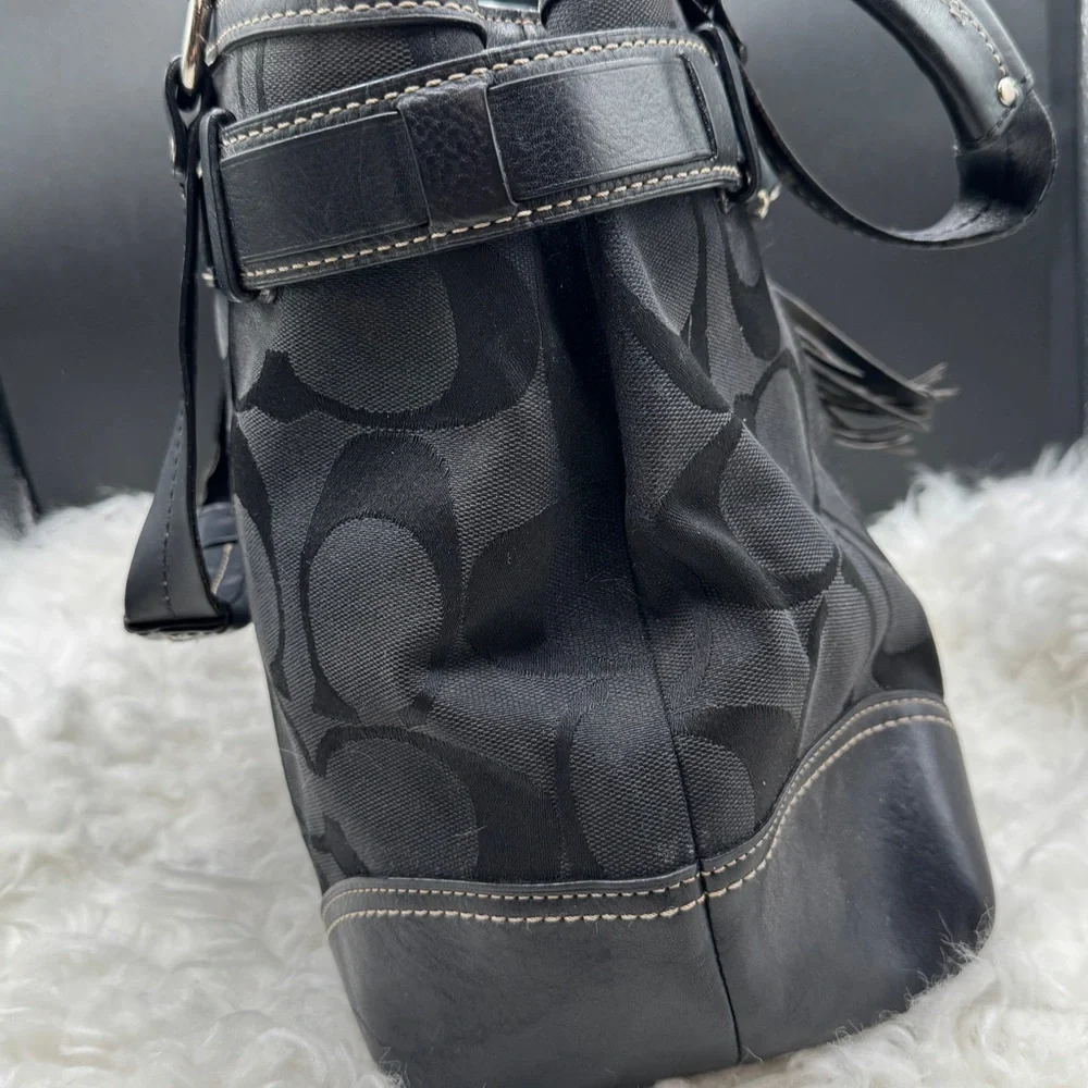 Coach Handbag - Picture 4 of 11